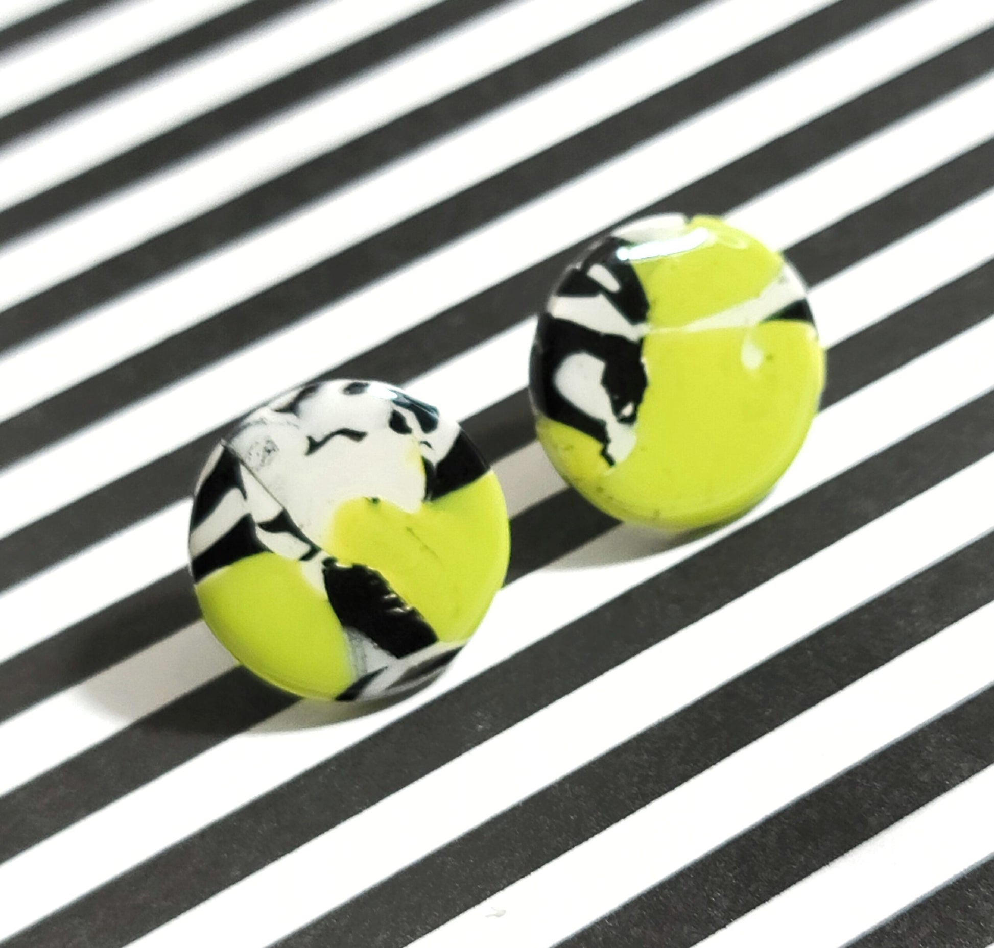 Lady lime STUD earrings image 0