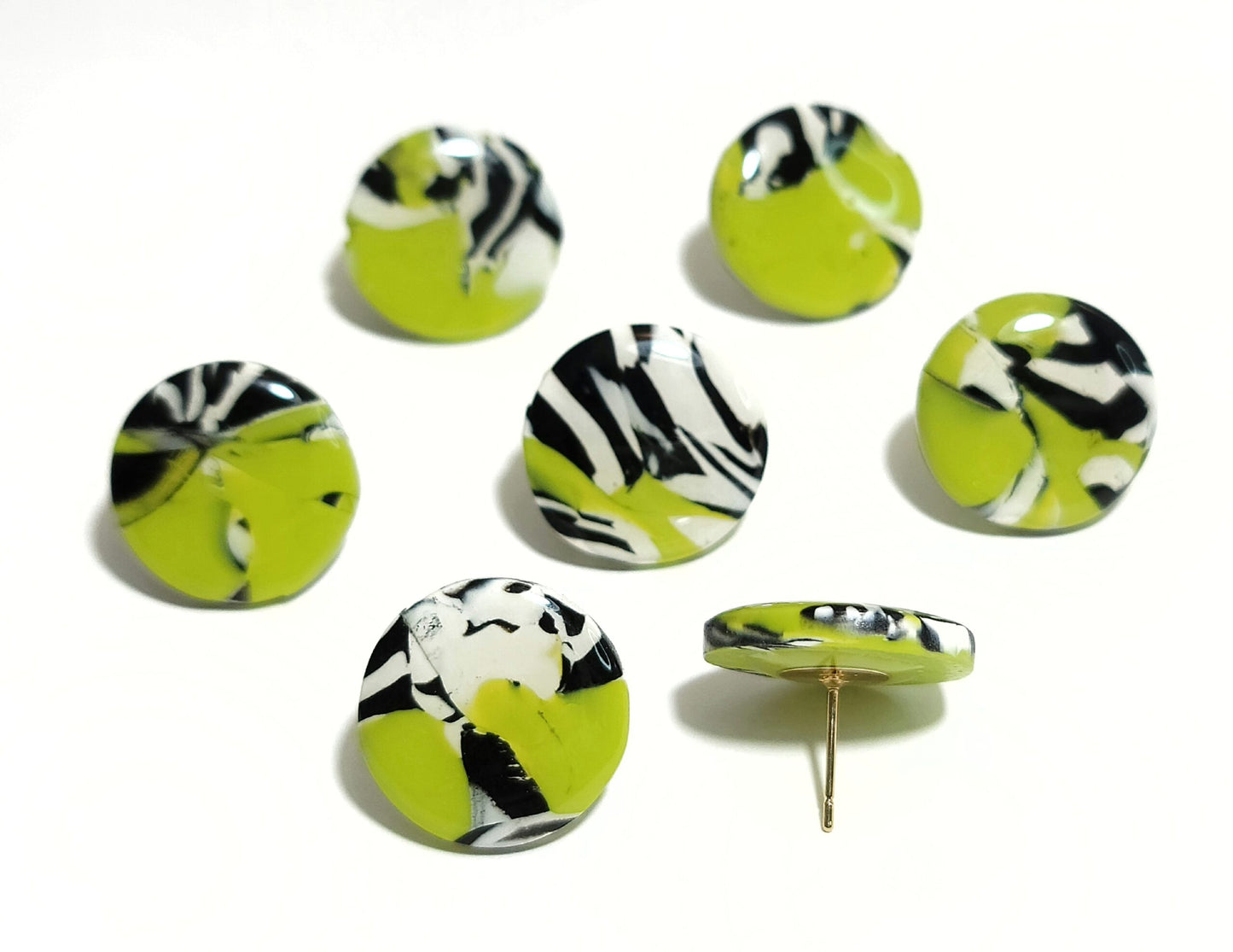 Lady lime STUD earrings image 3